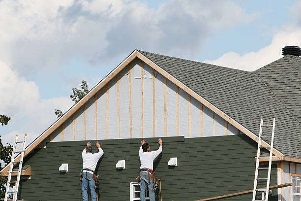 Professional Siding Installation technician working in Westville, SC